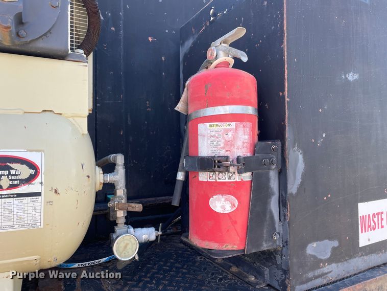 image for item DN4705 1995 International 4800  fuel / lube truck