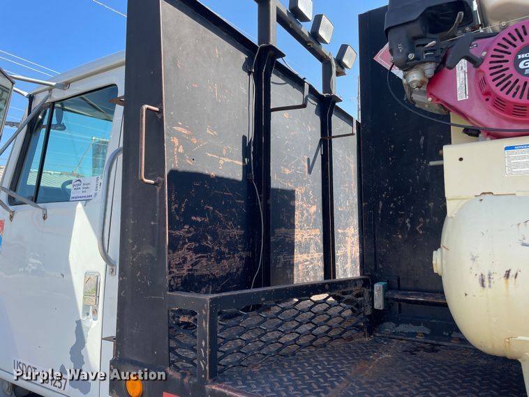 image for item DN4705 1995 International 4800  fuel / lube truck