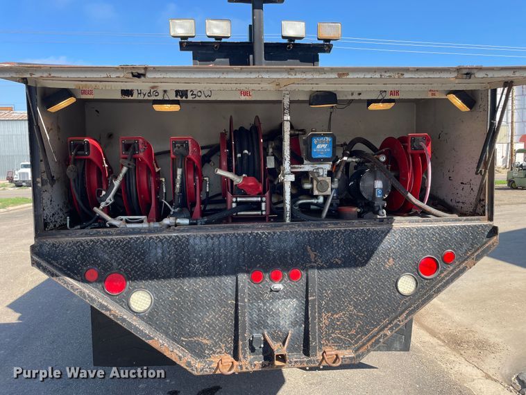 image for item DN4705 1995 International 4800  fuel / lube truck