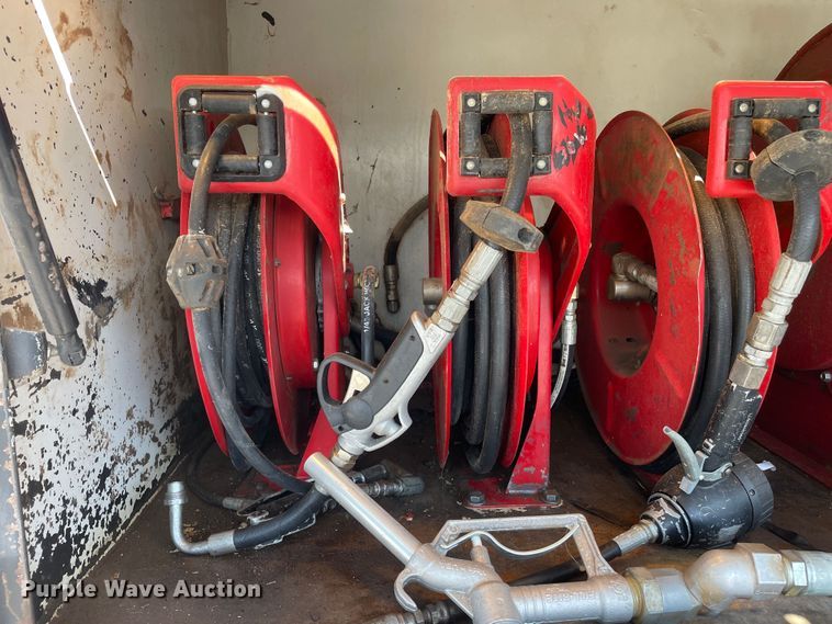 image for item DN4705 1995 International 4800  fuel / lube truck