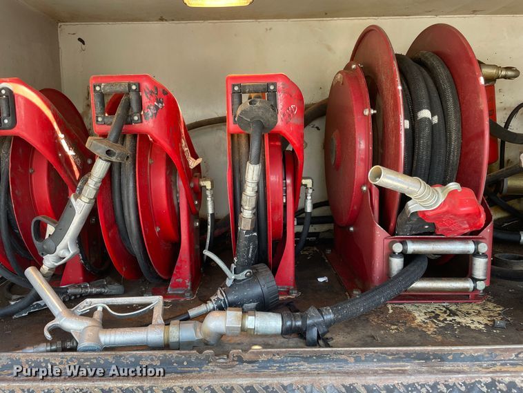 image for item DN4705 1995 International 4800  fuel / lube truck