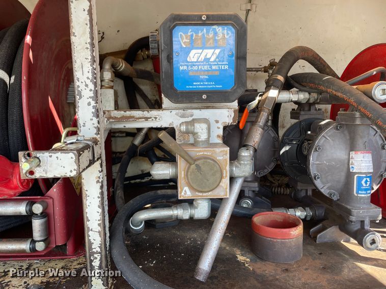 image for item DN4705 1995 International 4800  fuel / lube truck