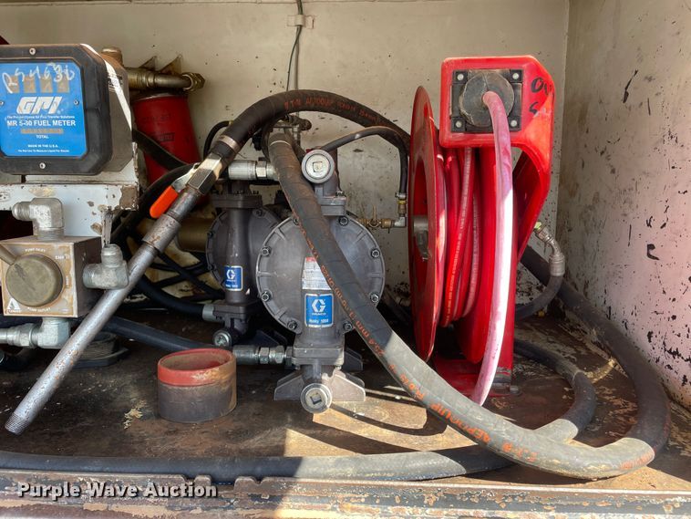 image for item DN4705 1995 International 4800  fuel / lube truck