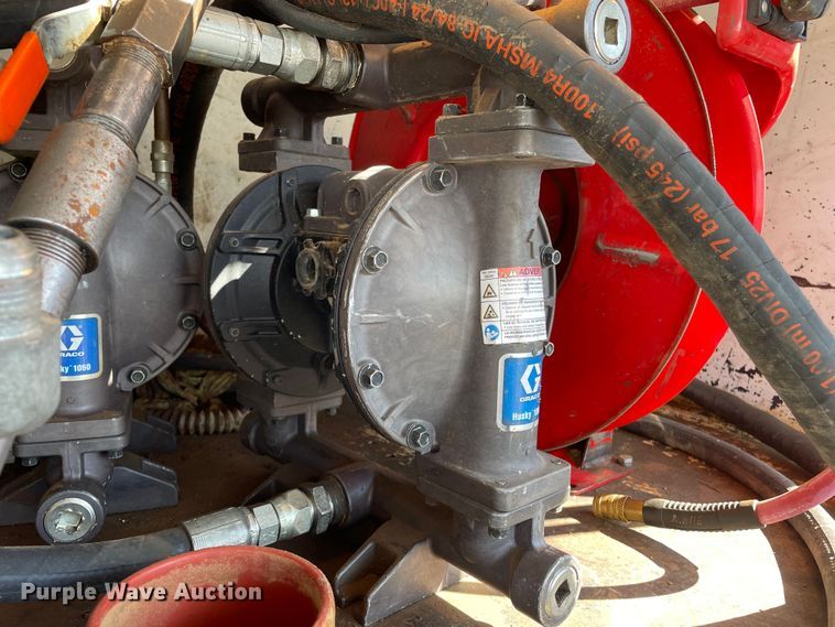 image for item DN4705 1995 International 4800  fuel / lube truck