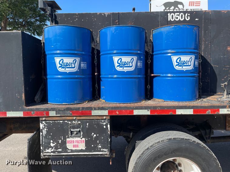 image for item DN4705 1995 International 4800  fuel / lube truck