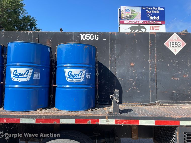 image for item DN4705 1995 International 4800  fuel / lube truck