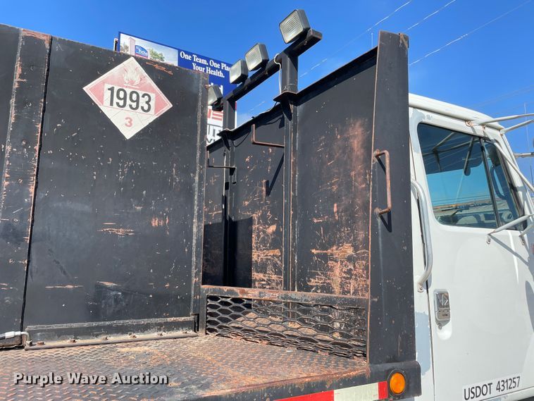 image for item DN4705 1995 International 4800  fuel / lube truck