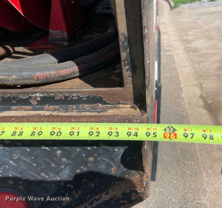 image for item DN4705 1995 International 4800  fuel / lube truck