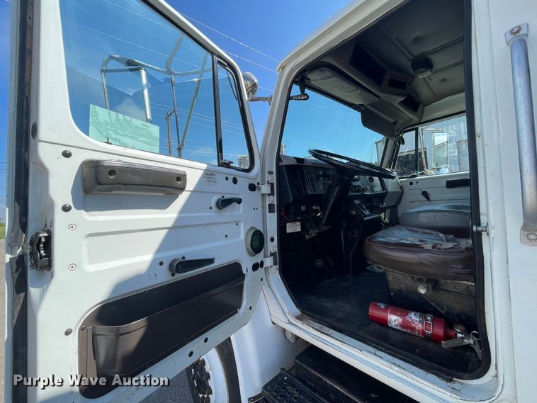 image for item DN4705 1995 International 4800  fuel / lube truck