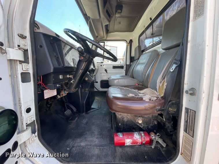 image for item DN4705 1995 International 4800  fuel / lube truck