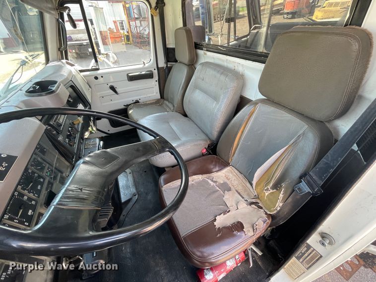 image for item DN4705 1995 International 4800  fuel / lube truck