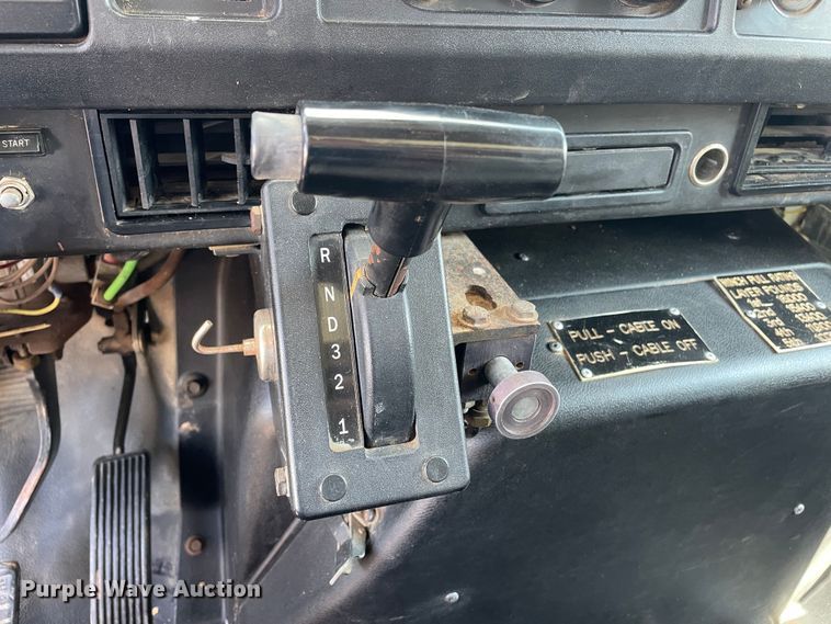 image for item DN4705 1995 International 4800  fuel / lube truck