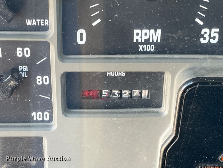 image for item DN4705 1995 International 4800  fuel / lube truck