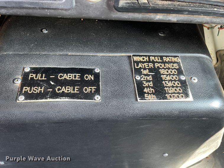 image for item DN4705 1995 International 4800  fuel / lube truck