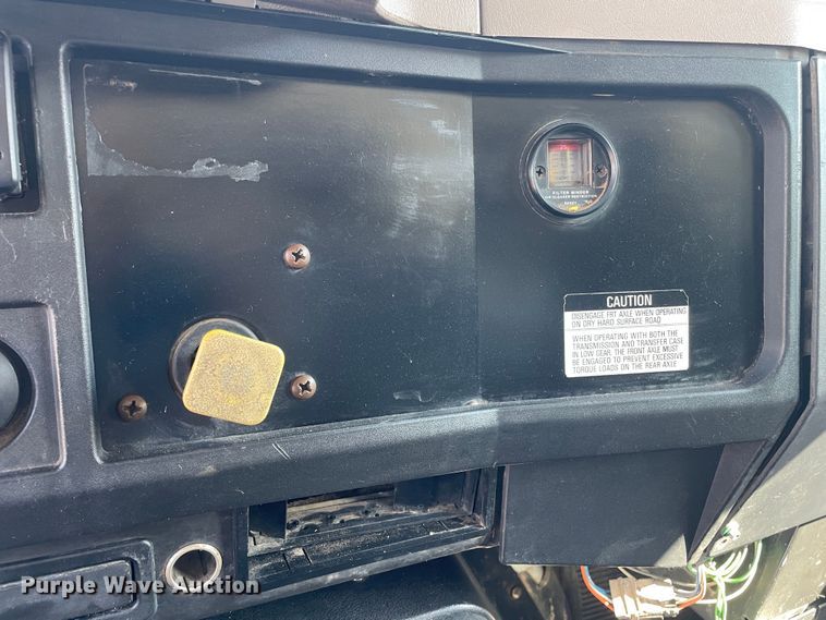 image for item DN4705 1995 International 4800  fuel / lube truck