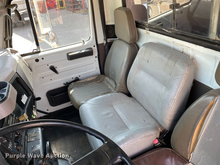 image for item DN4705 1995 International 4800  fuel / lube truck