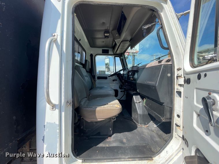 image for item DN4705 1995 International 4800  fuel / lube truck