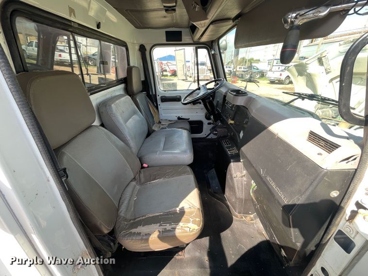 image for item DN4705 1995 International 4800  fuel / lube truck