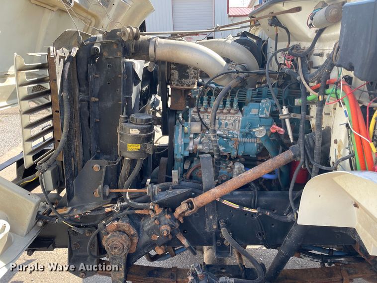 image for item DN4705 1995 International 4800  fuel / lube truck