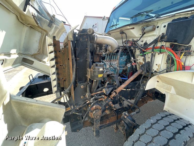 image for item DN4705 1995 International 4800  fuel / lube truck