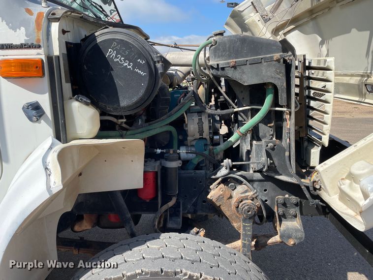 image for item DN4705 1995 International 4800  fuel / lube truck