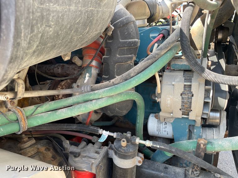 image for item DN4705 1995 International 4800  fuel / lube truck