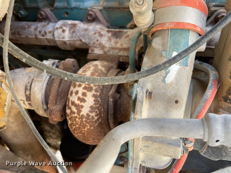 image for item DN4705 1995 International 4800  fuel / lube truck