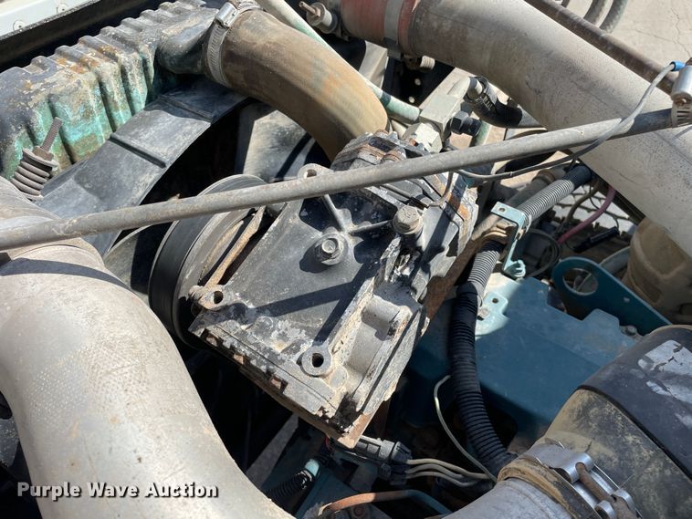 image for item DN4705 1995 International 4800  fuel / lube truck