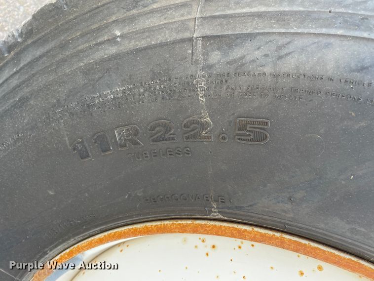 image for item DN4705 1995 International 4800  fuel / lube truck