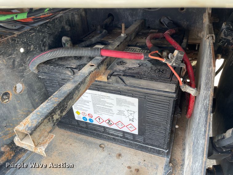 image for item DN4705 1995 International 4800  fuel / lube truck