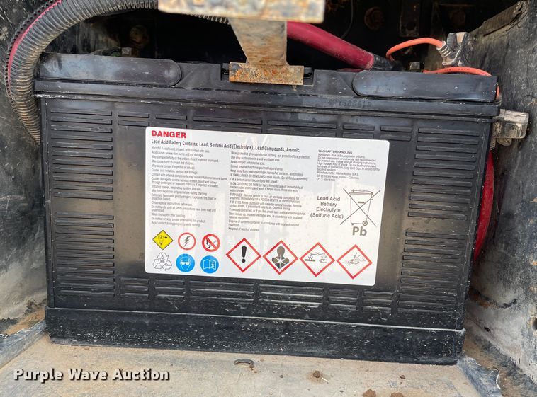 image for item DN4705 1995 International 4800  fuel / lube truck