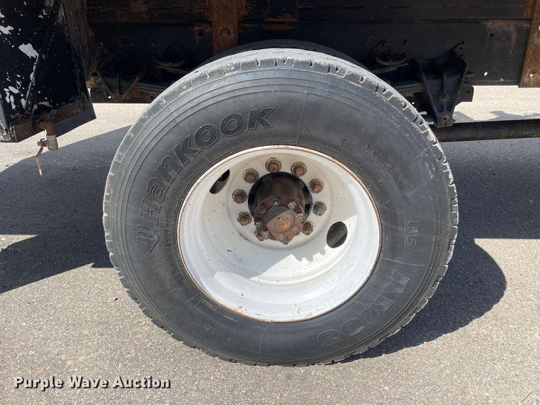 image for item DN4705 1995 International 4800  fuel / lube truck