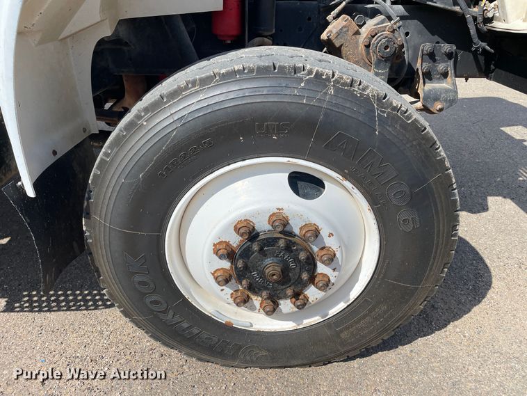 image for item DN4705 1995 International 4800  fuel / lube truck