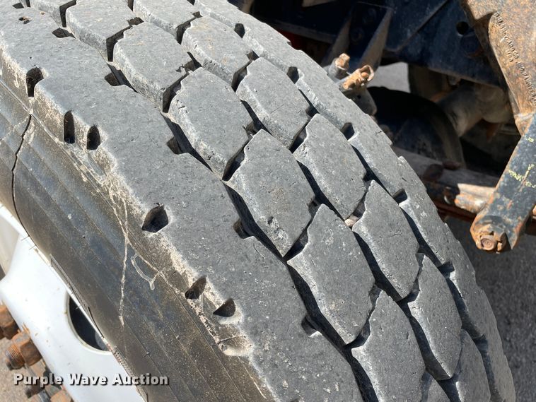 image for item DN4705 1995 International 4800  fuel / lube truck