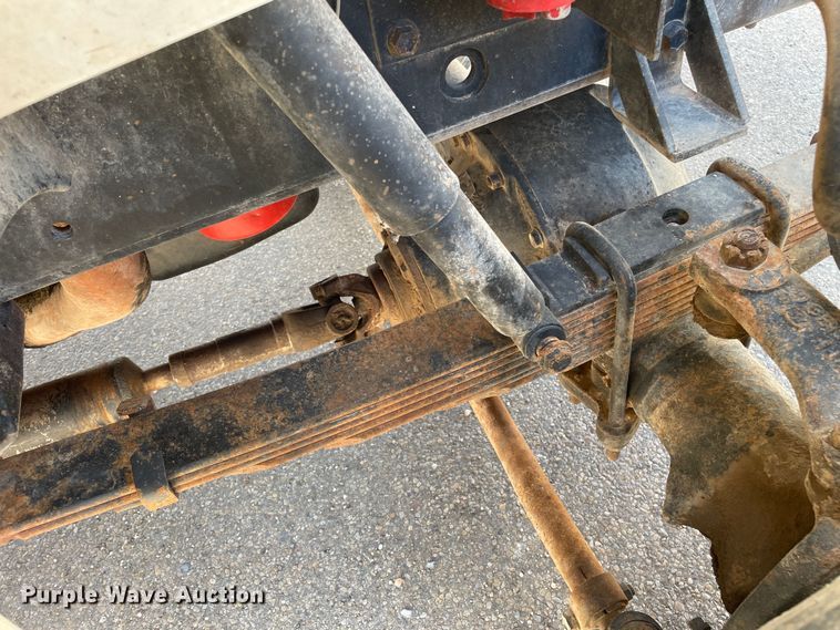 image for item DN4705 1995 International 4800  fuel / lube truck