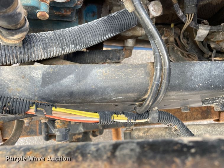 image for item DN4705 1995 International 4800  fuel / lube truck