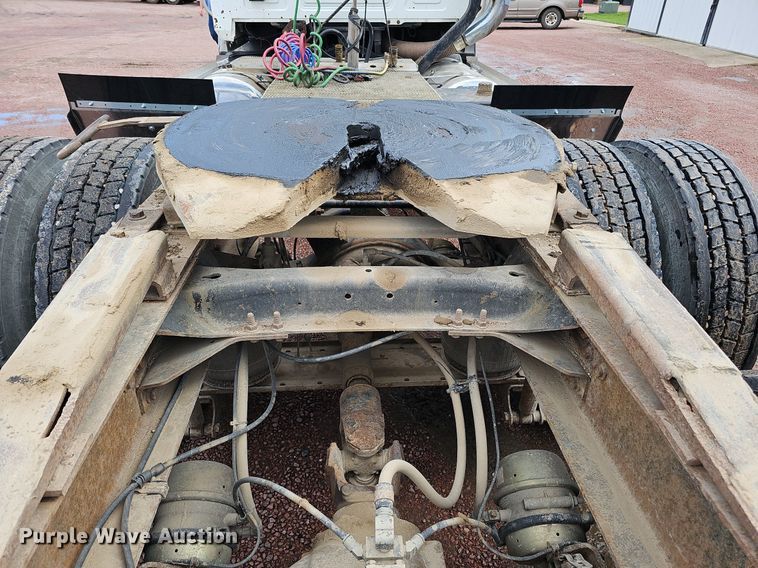 image for item DO2868 2001 Mack CH613  semi truck