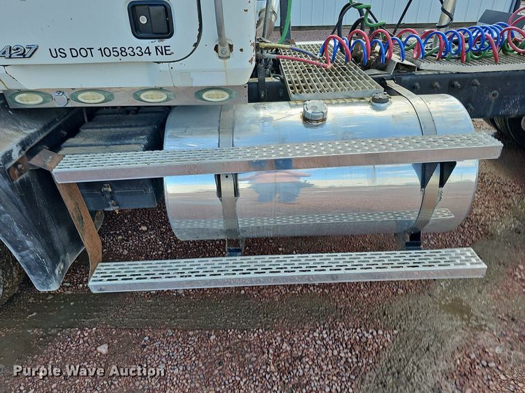 image for item DO2868 2001 Mack CH613  semi truck