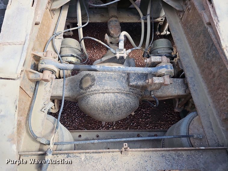 image for item DO2868 2001 Mack CH613  semi truck