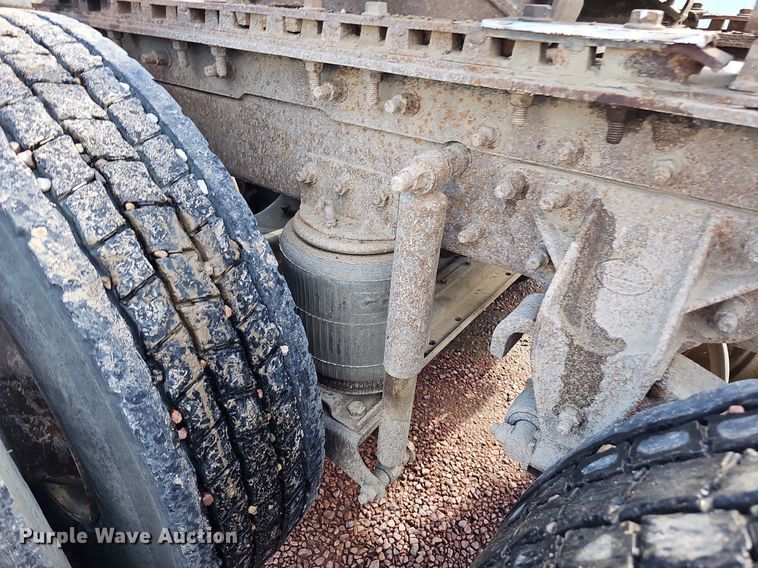 image for item DO2868 2001 Mack CH613  semi truck