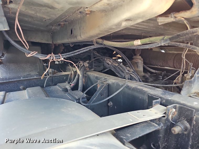 image for item DO2868 2001 Mack CH613  semi truck