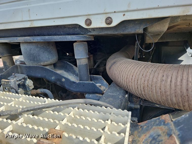 image for item DO2868 2001 Mack CH613  semi truck