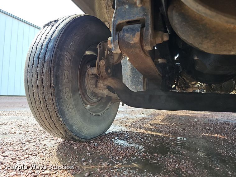 image for item DO2868 2001 Mack CH613  semi truck