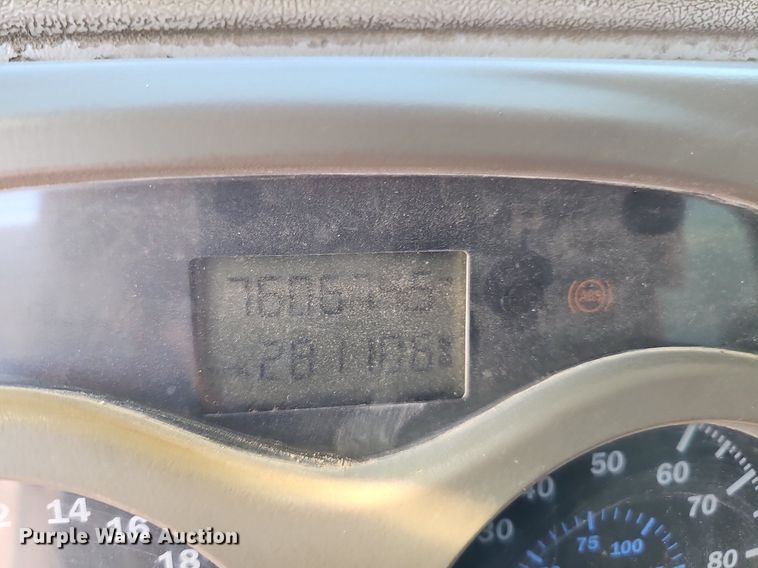 image for item DO2868 2001 Mack CH613  semi truck