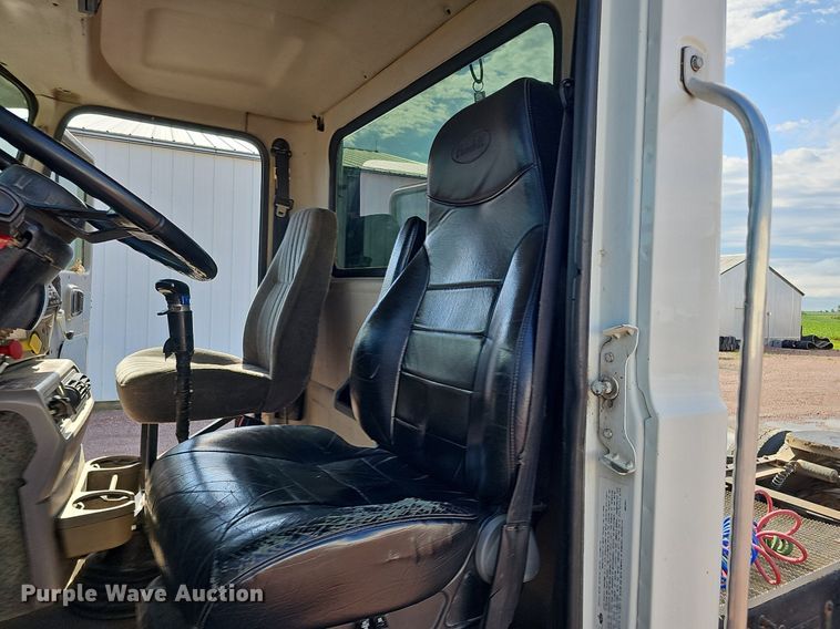 image for item DO2868 2001 Mack CH613  semi truck