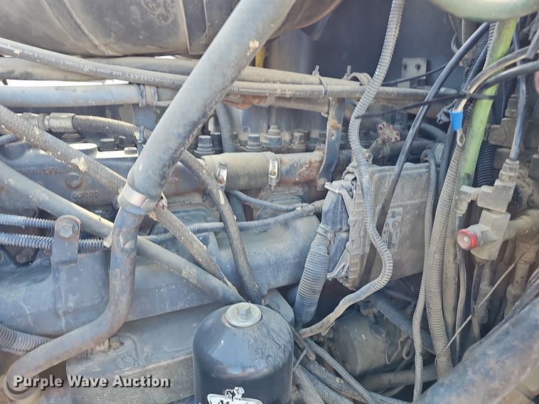 image for item DO2868 2001 Mack CH613  semi truck