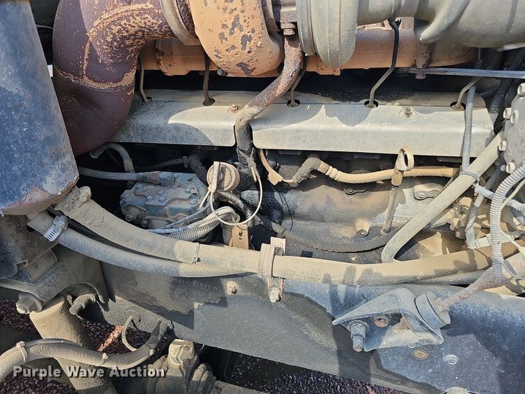 image for item DO2868 2001 Mack CH613  semi truck