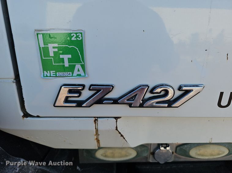 image for item DO2868 2001 Mack CH613  semi truck