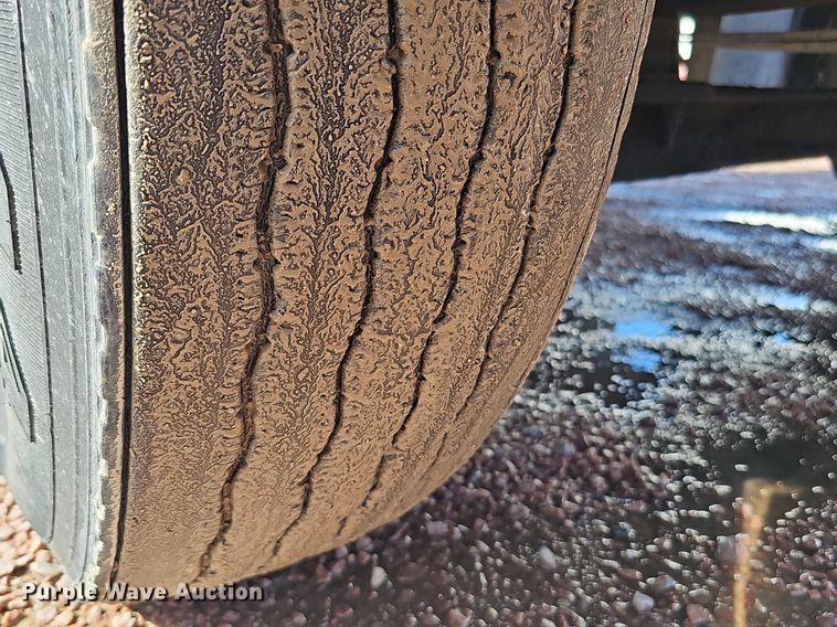 image for item DO2868 2001 Mack CH613  semi truck