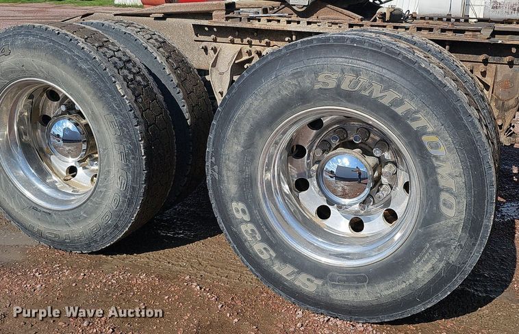 image for item DO2868 2001 Mack CH613  semi truck